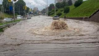 Невиждан ад: Русе се превърна във Венеция, извадиха канута, бивш министър бедства! ВИДЕО