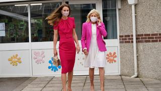 Експерт разкри тайното послание зад тоалетите на Кейт Мидълтън и Елизабет II  