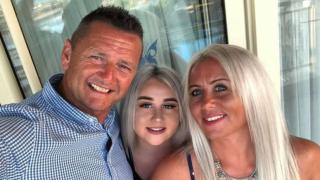 Трагедия: Огнеборец отиде да гаси пожар и намери дъщеря си сред жертвите СНИМКИ 