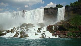 Смразяващи находки на дъното на пресушения Ниагарски водопад