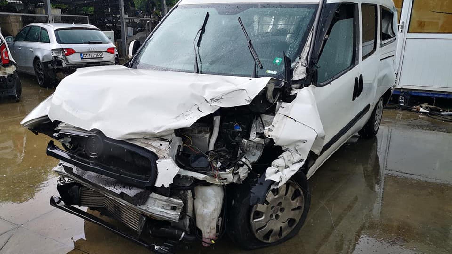 Зверска катастрофа с рапъра Устата, нищо не остана от колата му СНИМКИ