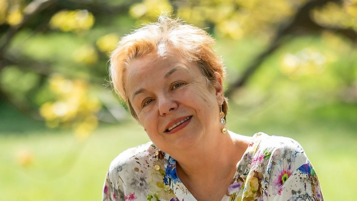 Веселина Седларска: С колко джипа е пристигнал Слави Трифонов на срещата със студенти в Пловдив?
