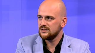 Слави Трифонов пред фатална грешка, може да спъне и Радев