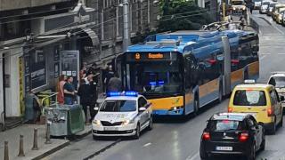 Кървави подробности за ужаса в столичния тролей, наръганото момче... 