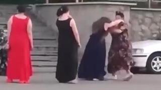 Свиреп бой между циганки завърши с неочакван край ВИДЕО 18+