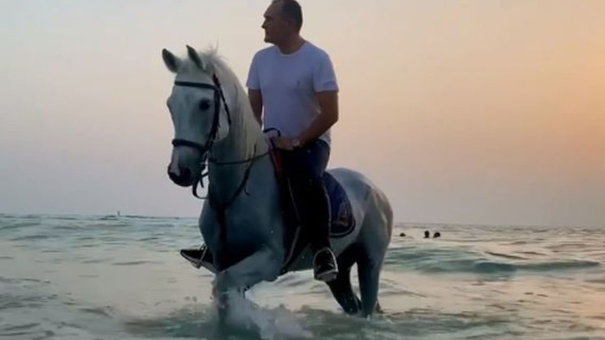 Сценаристите на Слави избиха рибата с култов лаф за Божков и Манолова СНИМКИ