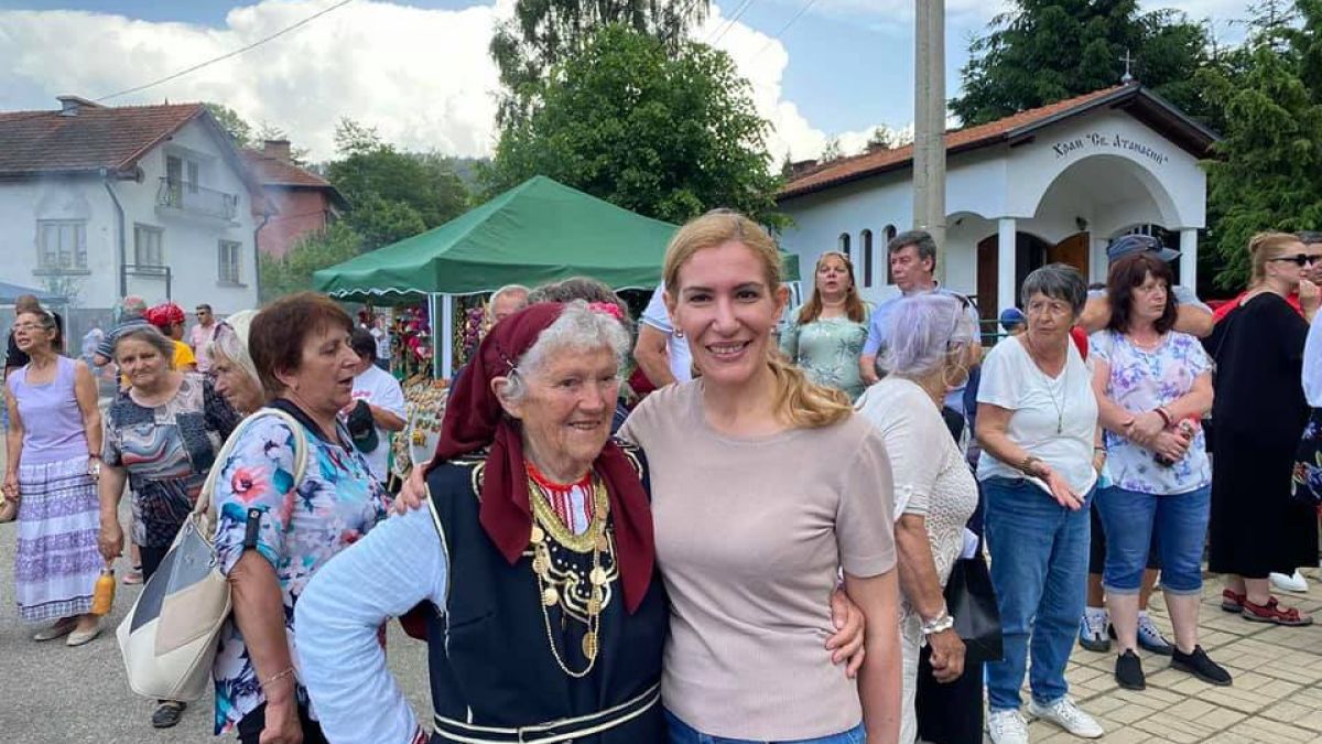 Ангелкова с вълнуващо преживяване и топли думи в Бели Искър СНИМКИ