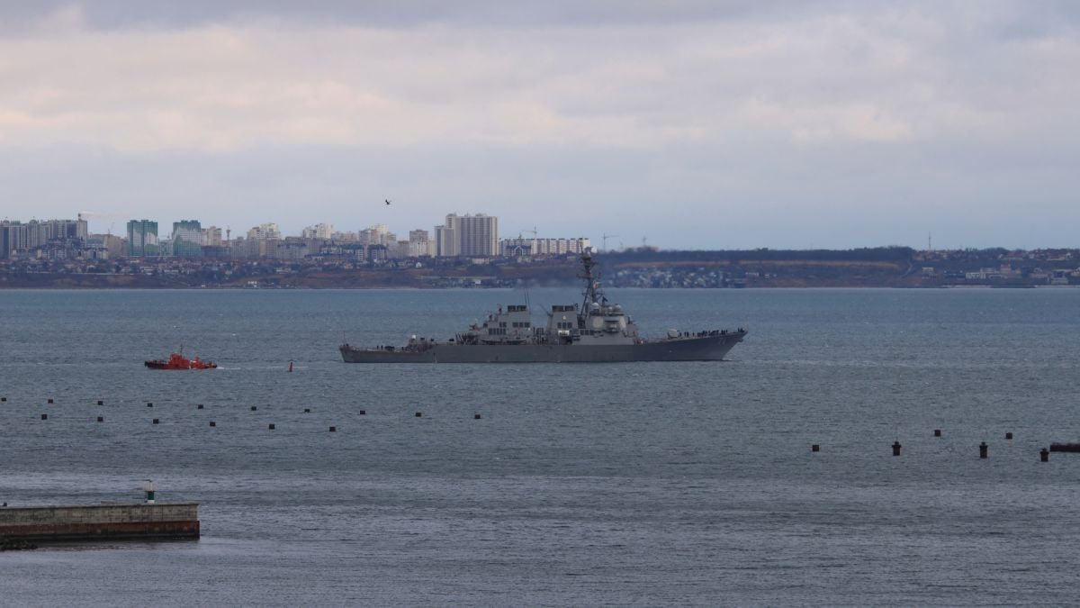 Боен американски кораб влезе в Черно море, руснаците го следят изкъсо 