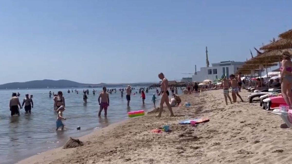 От времето на соца такова чудо не се е случвало на плажа в Бургас ВИДЕО