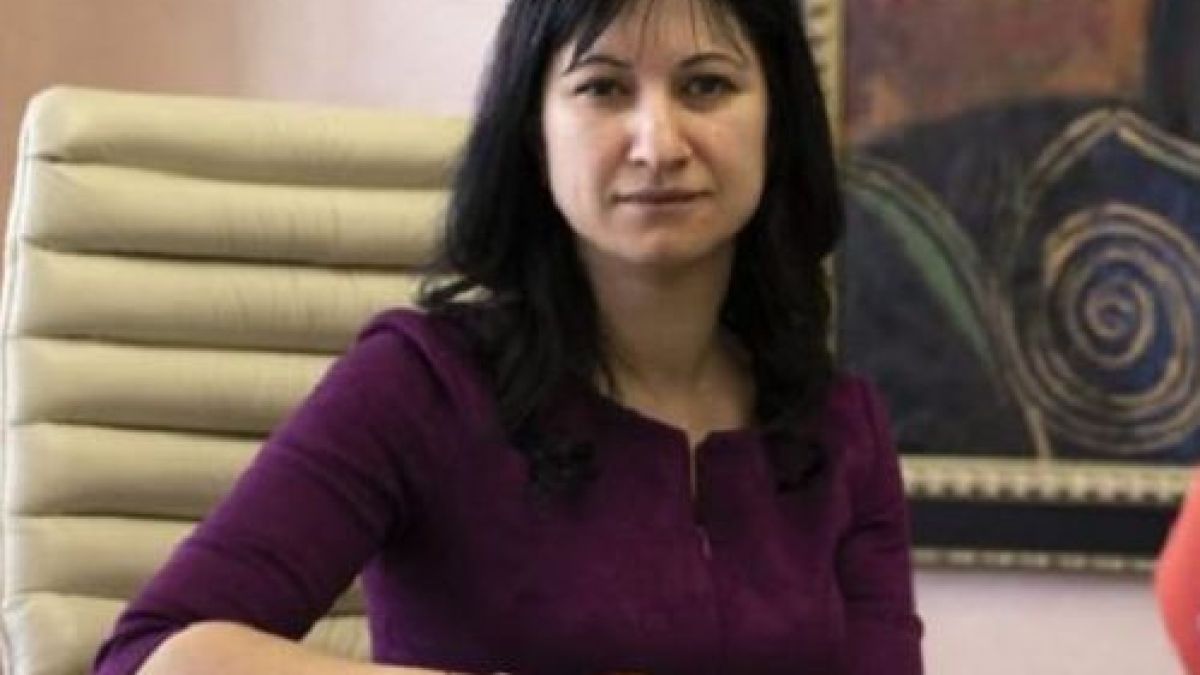 Отстранената шефка на „Напоителни системи“ проговори за кариерата си в поп фолка и се закани да съди...