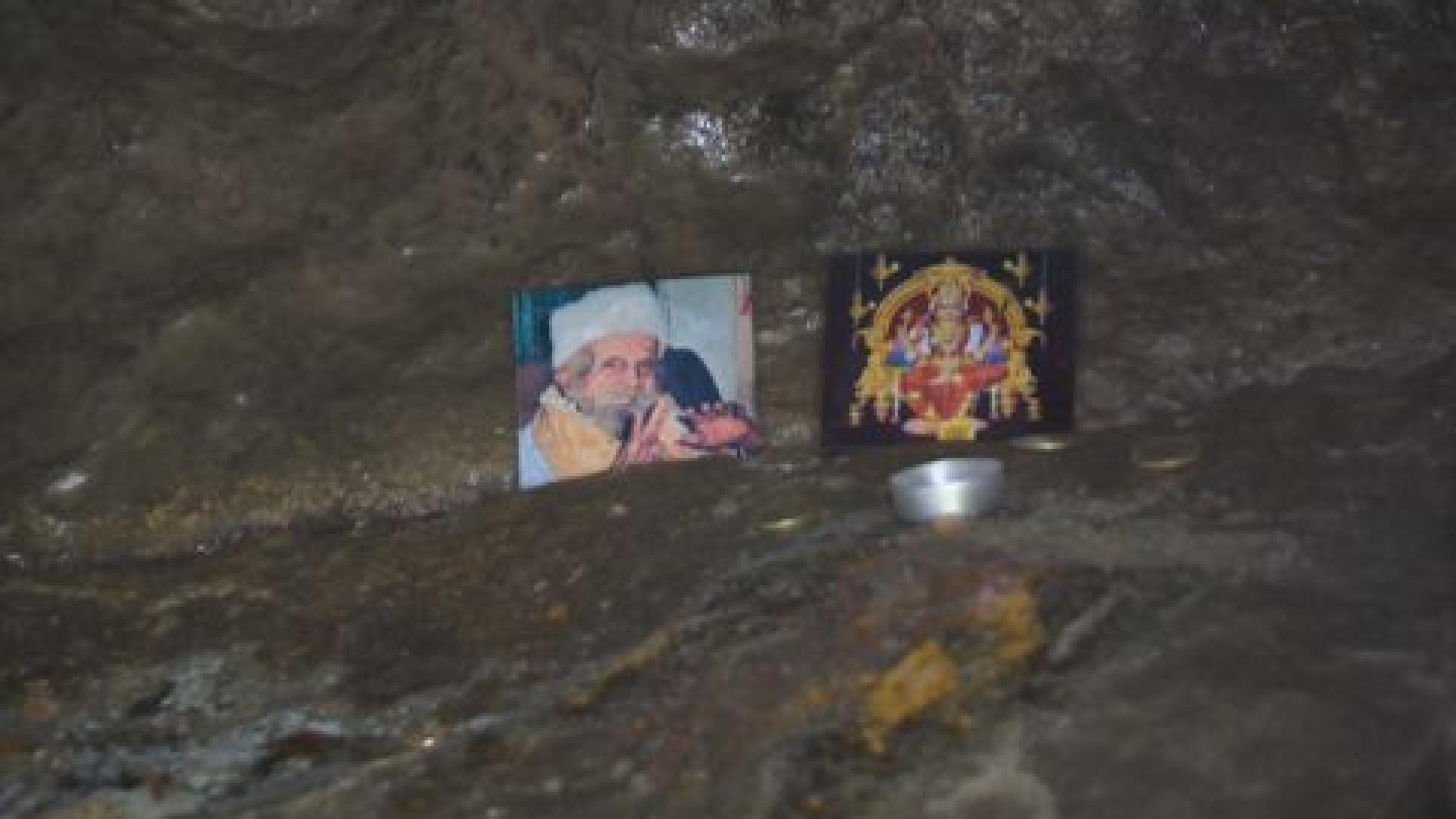 Шок в Татул! Голи сектанти танцуват в прочута пещера край селото