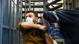 В Израел нараства тревогата заради бума на COVID-19
