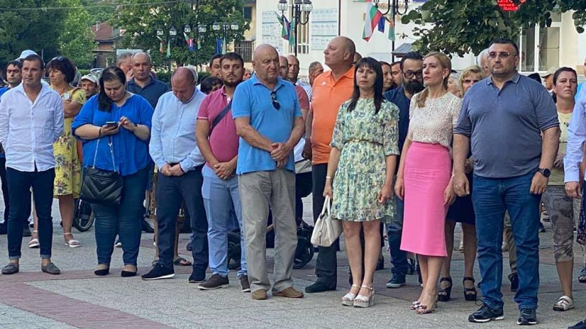 Ангелкова се срещна със стотици хора във Врачеш и Етрополе