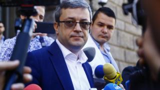 Биков: Радев даде обречен мандат, а сега театрално чака