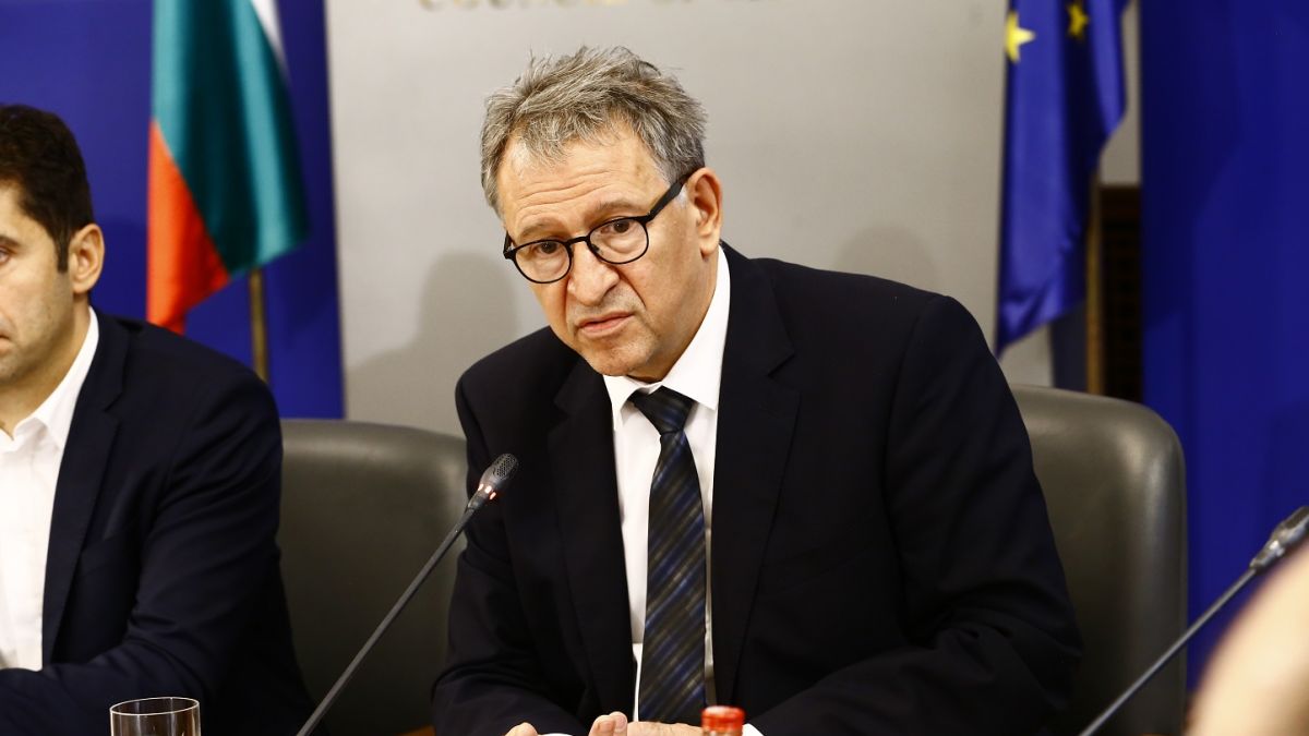 Кацаров каза идат ли нови К-19 мерки заради много болни