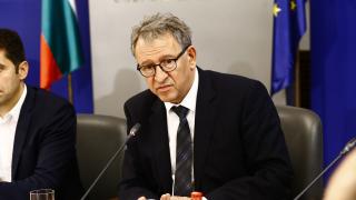 Кацаров каза идат ли нови К-19 мерки заради много болни