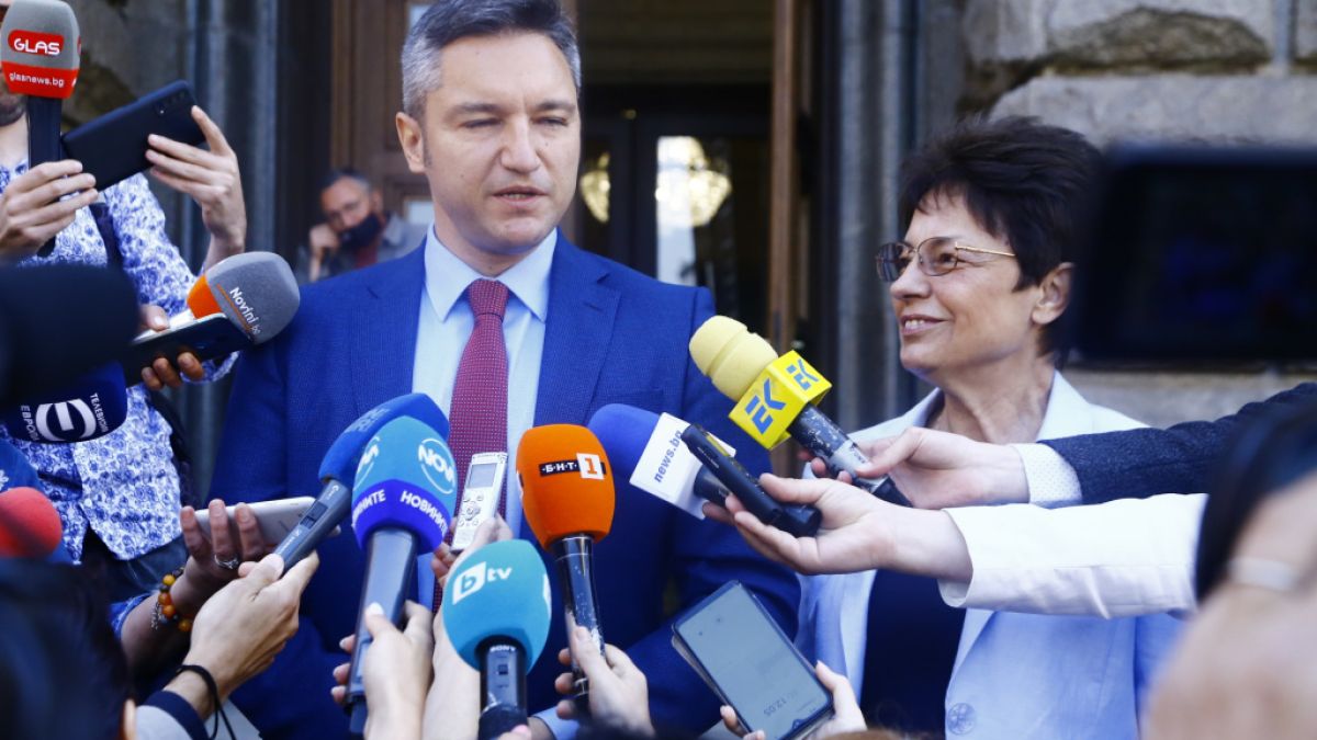 Вигенин огласи кой влиза в групата, която ще преговаря с ПП