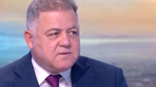 Бивш министър на отбраната съзря разнобой между Петков и Янев 