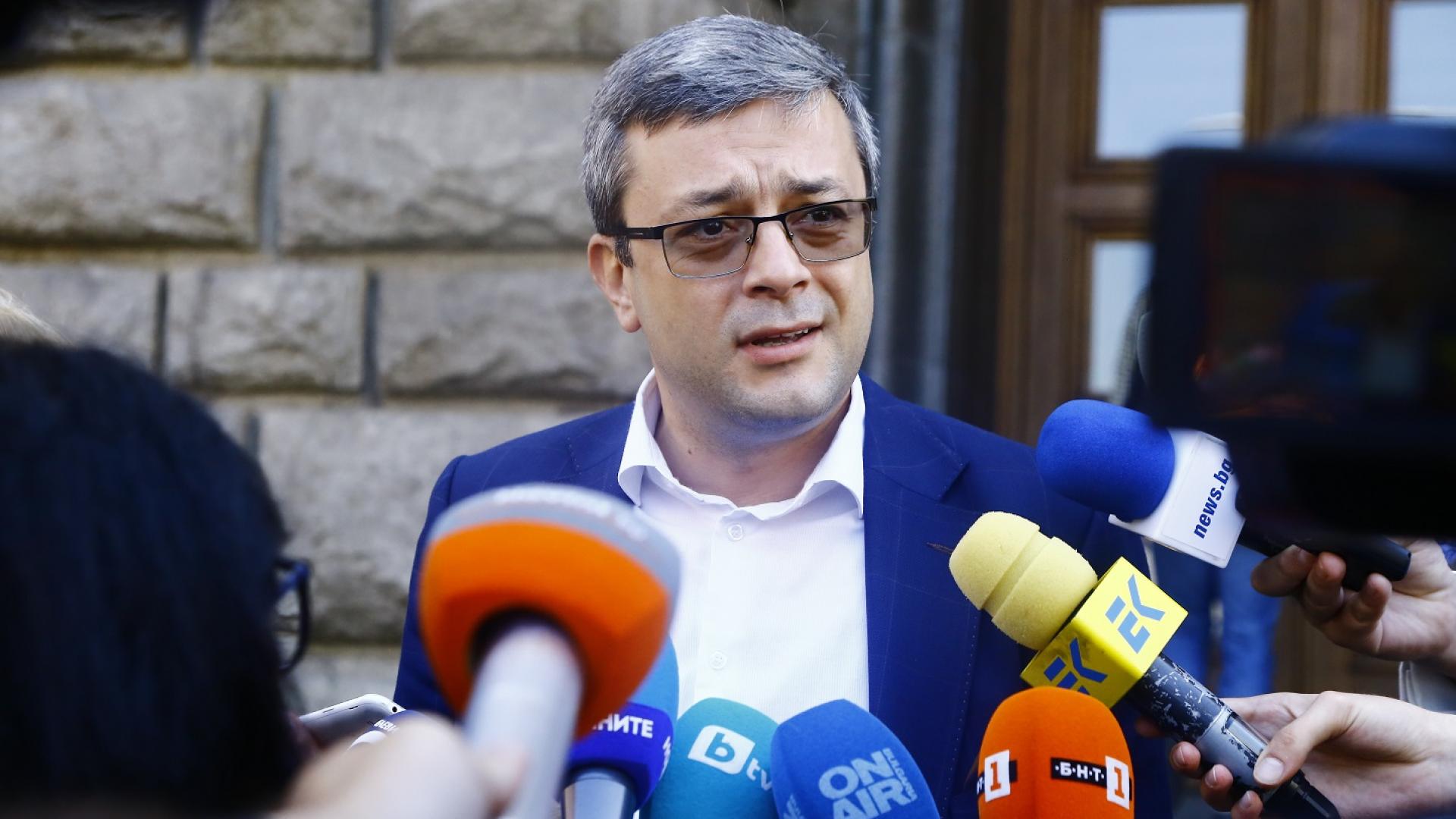 Тома Биков вдигна завесата за бъдещия премиер на ГЕРБ, намекна, че Борисов...