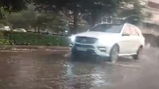 По Черноморието е страшно! Колите в Несебър плуват, а в Поморие... ВИДЕО