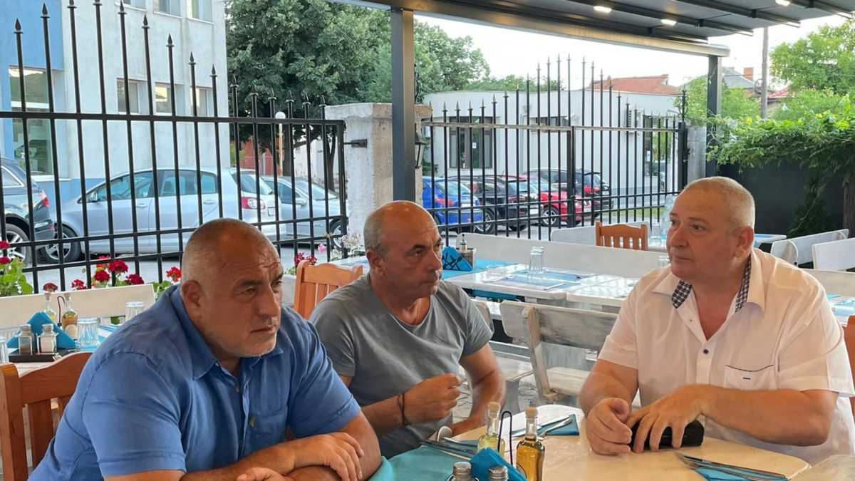 Борисов се върна от Истанбул, спря в Любимец и... СНИМКИ