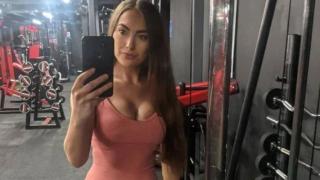 Изгониха Рейчъл от фитнеса, защото прикова вниманието на мъжете, но на следващия ден... СНИМКИ