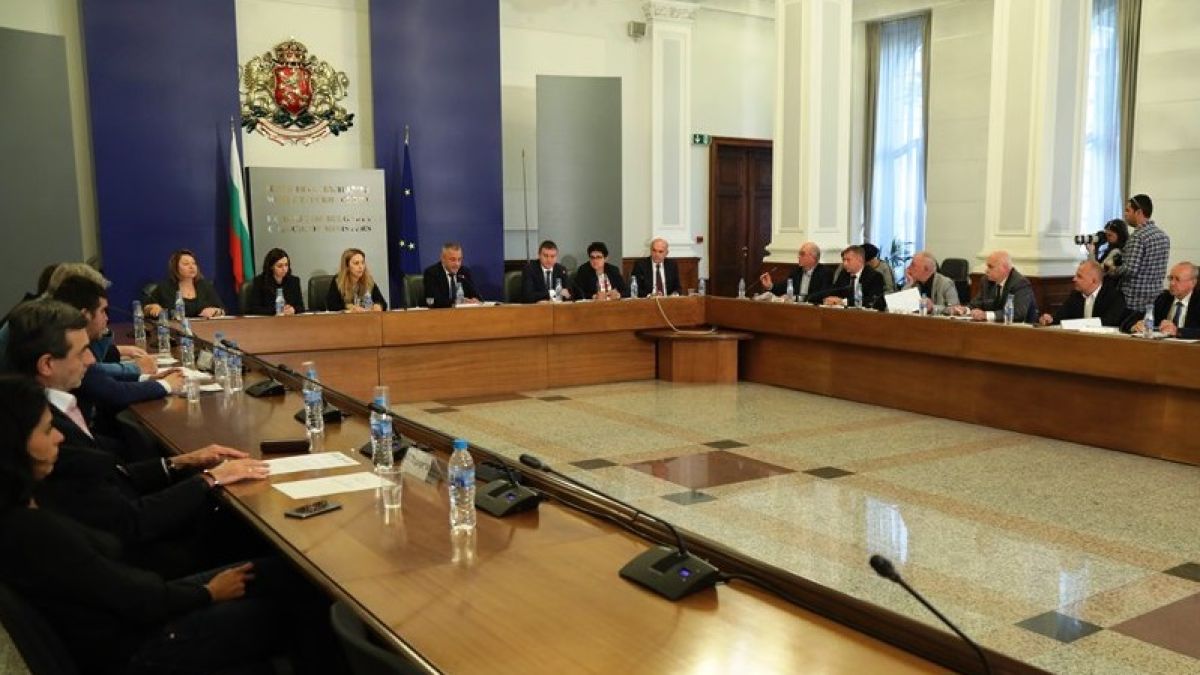 Тристранката провъзгласява нови промени 