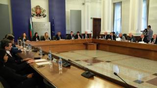 Тристранката провъзгласява нови промени 