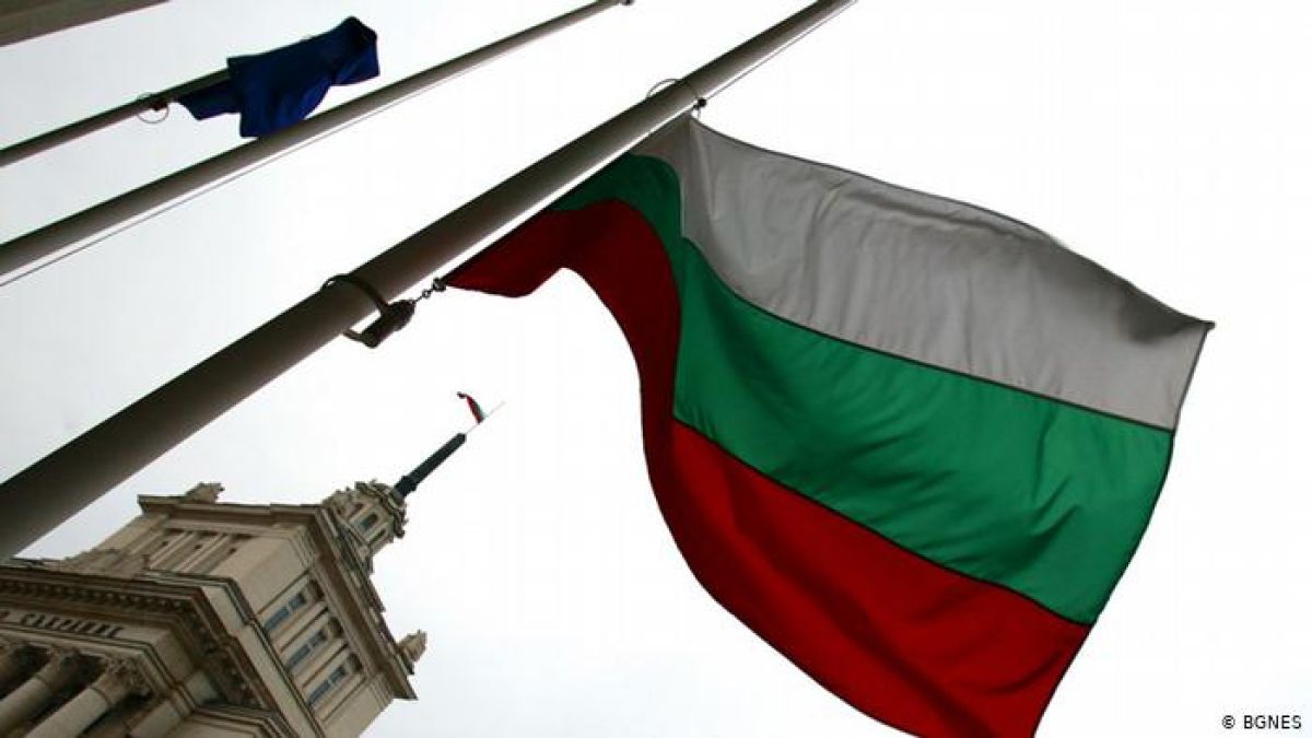 Чужди медии: Кой ще управлява след 11 юли? Трифонов не иска, Радев не може