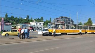 Адско меле с "железен кон" в София СНИМКИ