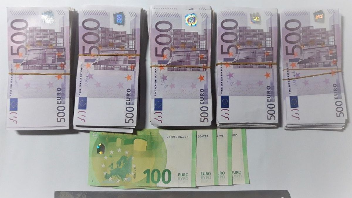 Рекорд! За пръв път митничарите спипаха толкова пари