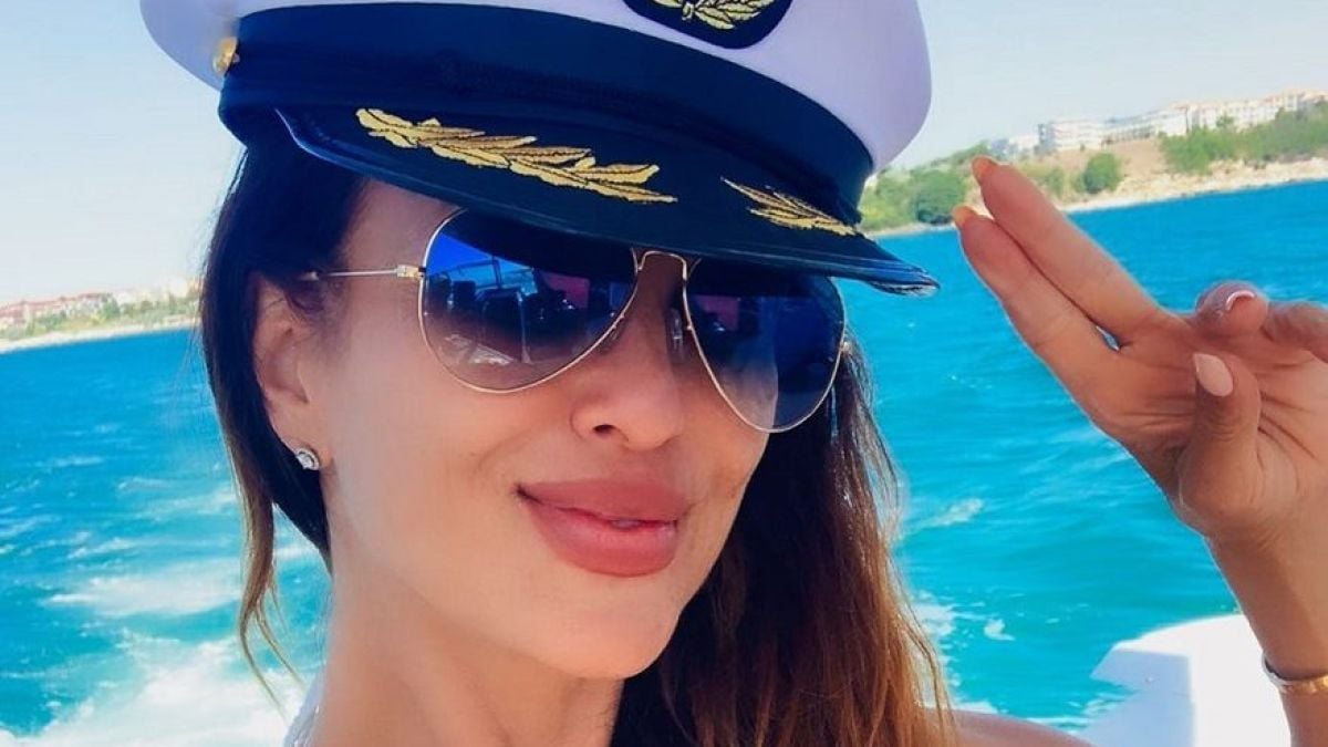 Разголени СНИМКИ 18+ на Глория от плажа влудиха всички