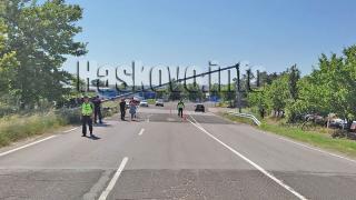 Възрастен шофьор направи голяма беля на изхода на Харманли СНИМКИ 