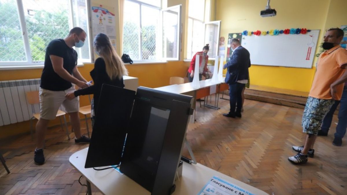 ГЕРБ със сигнали за проблеми с машините в Бургас и Пловдив