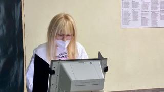 Лили Иванова лъсна в бяло и... СНИМКИ