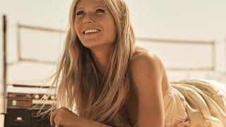 Бивша възлюбена на Брад Пит свали грима, няма да я познаете СНИМКИ