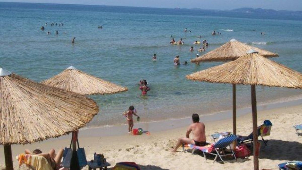 Нашенци на гръцкото море: Кафе 2,5 евро, бирата - 5, и храна от сака 