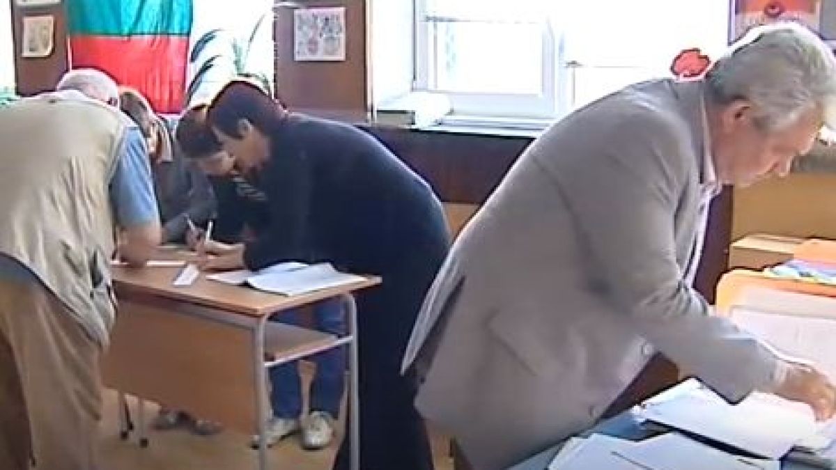 Гърми скандал! Машини и изборни книжа са били разнасяни по частни домове заради ЦИК