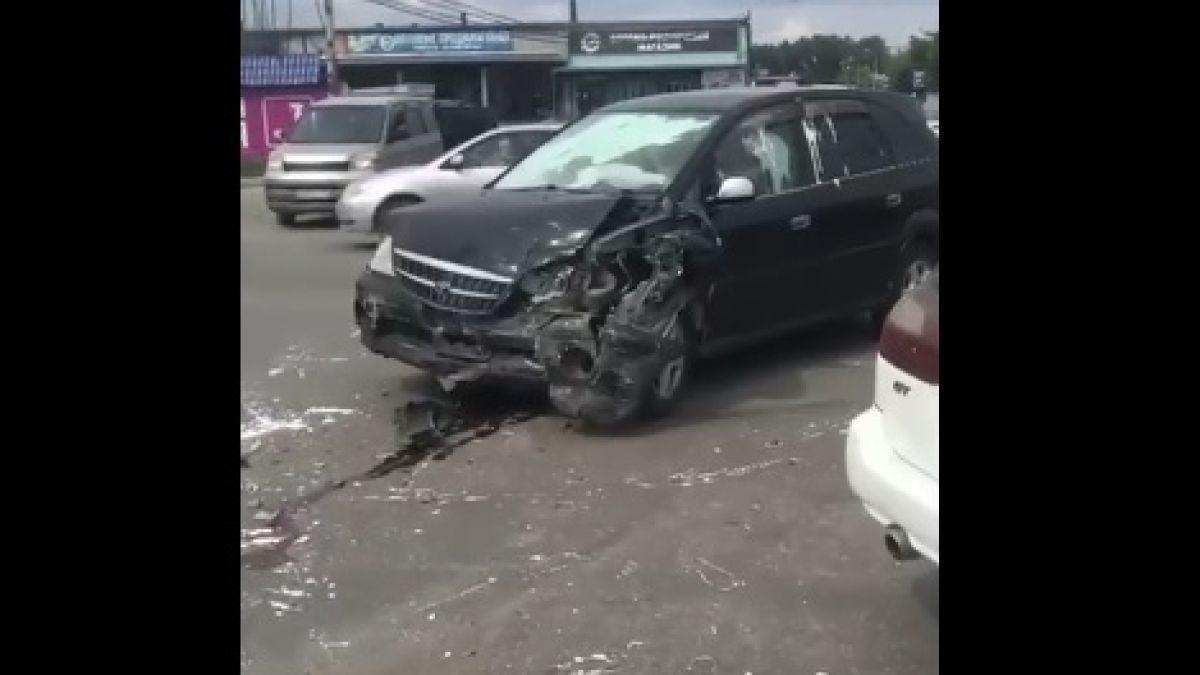 Зрелищни ВИДЕА: Няма да повярвате какво се случи при тази катастрофа