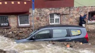 Нашенци с апокалиптични разкази за ада в Германия СНИМКИ 