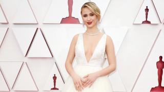 Мария Бакалова оставя без дъх с рокля на Армани СНИМКИ