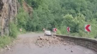 Щети и проблеми с трафика след стихията във Врачанско