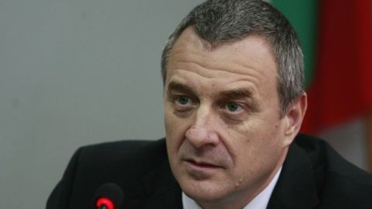 Слави получи ценни съвети как да управлява от бивш шеф на ДАНС и МВР 
