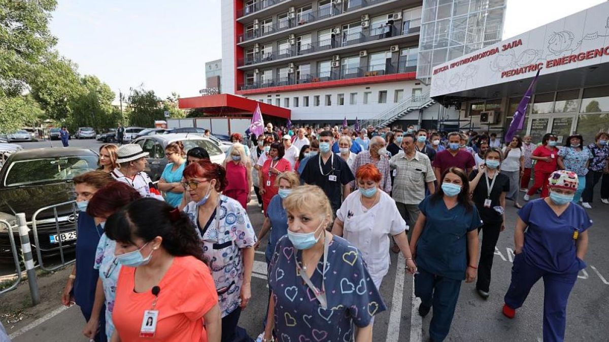 На точното място: Протестът на медиците от "Пирогов" ще е под прозорците на Радев