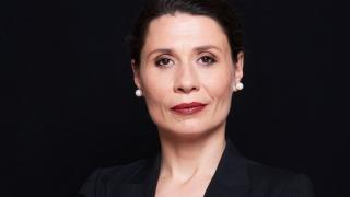 Нова депутатка от ДБ си търси тоалети за парламента в страници за споделено пазаруване 
