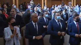 Чутовни гафове на Мика и Тошко след клетвата на новите депутати СНИМКИ