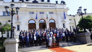 Ето какво модно ревю спретнаха депутатки в 46-ото НС! СНИМКИ