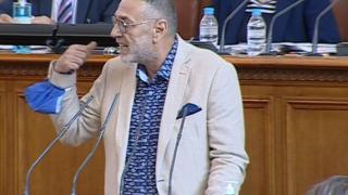 Тошко Йорданов и Любен Дилов-син се счепкаха на тема пеперудки и шапки СНИМКИ