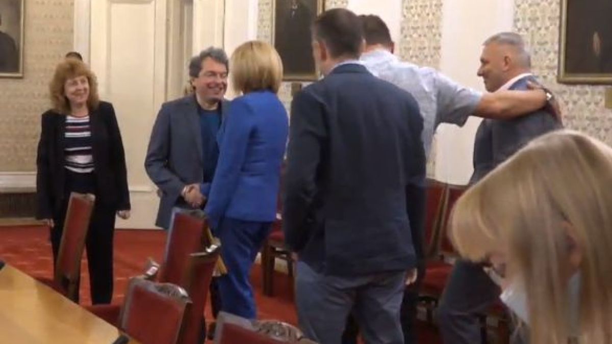 Тошко Йорданов към Манолова и Хаджигенов: Малко ми е шашаво ВИДЕО