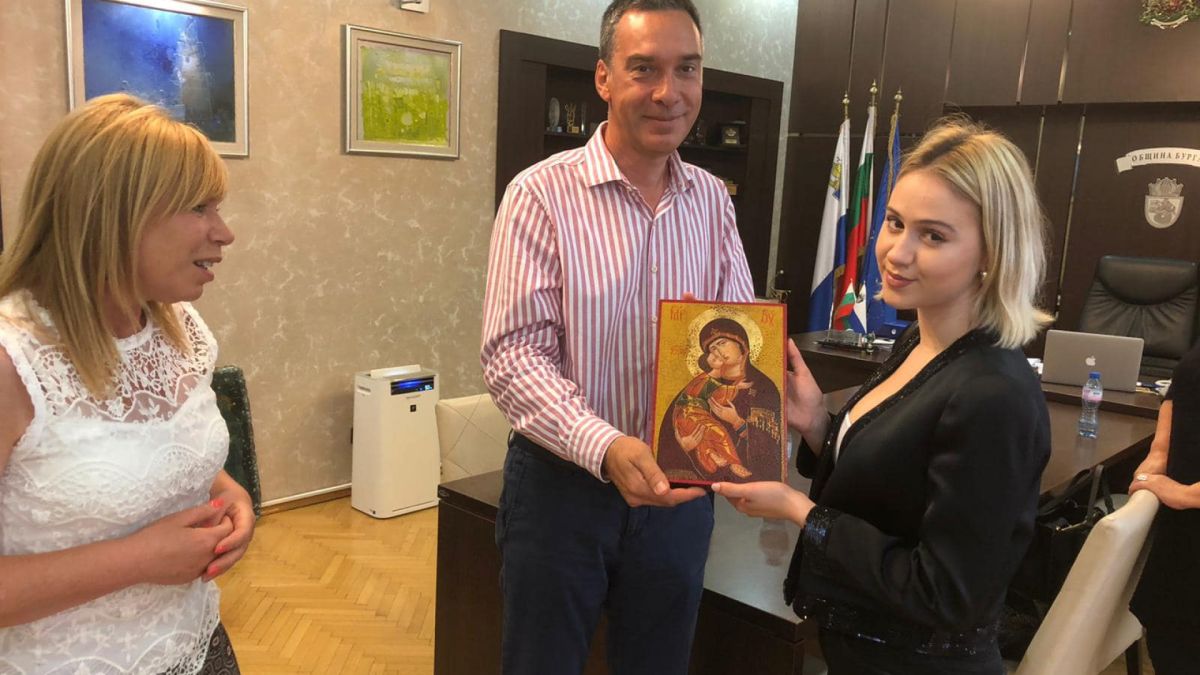 Кметът на Бургас разказа за вълнуващата среща с Мария Бакалова СНИМКИ